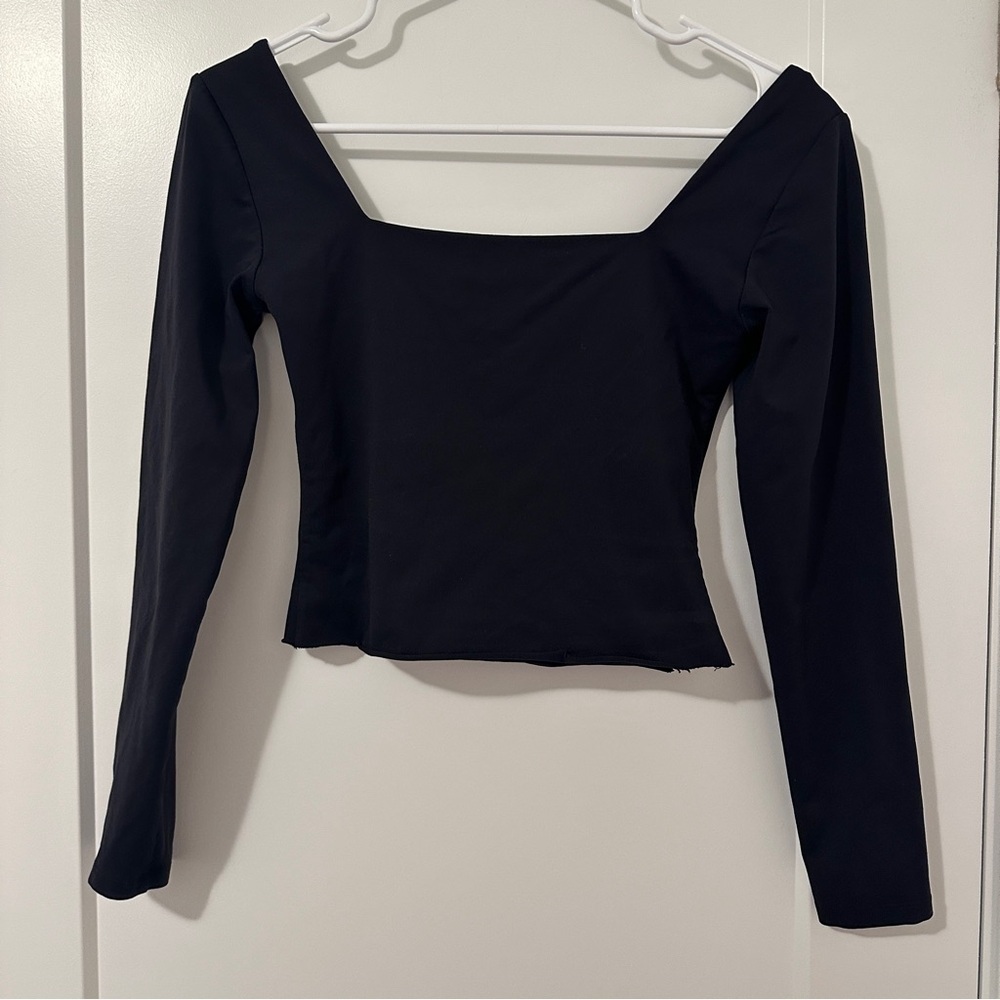 Aritzia Babaton Contour Square Neck Black Long Sleeve Cropped Top Medium Women’s - Picture 6 of 7